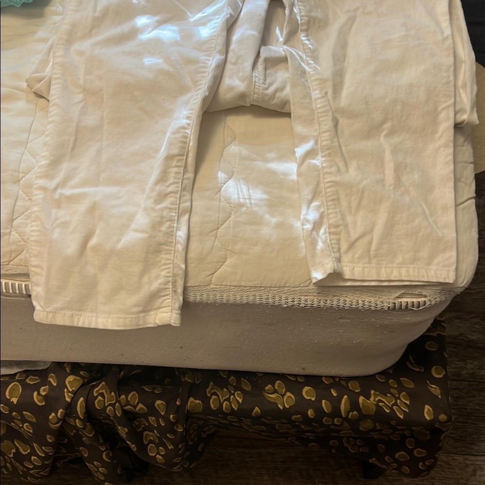 Crown and Ivy White Jeans - Picture 3 of 5